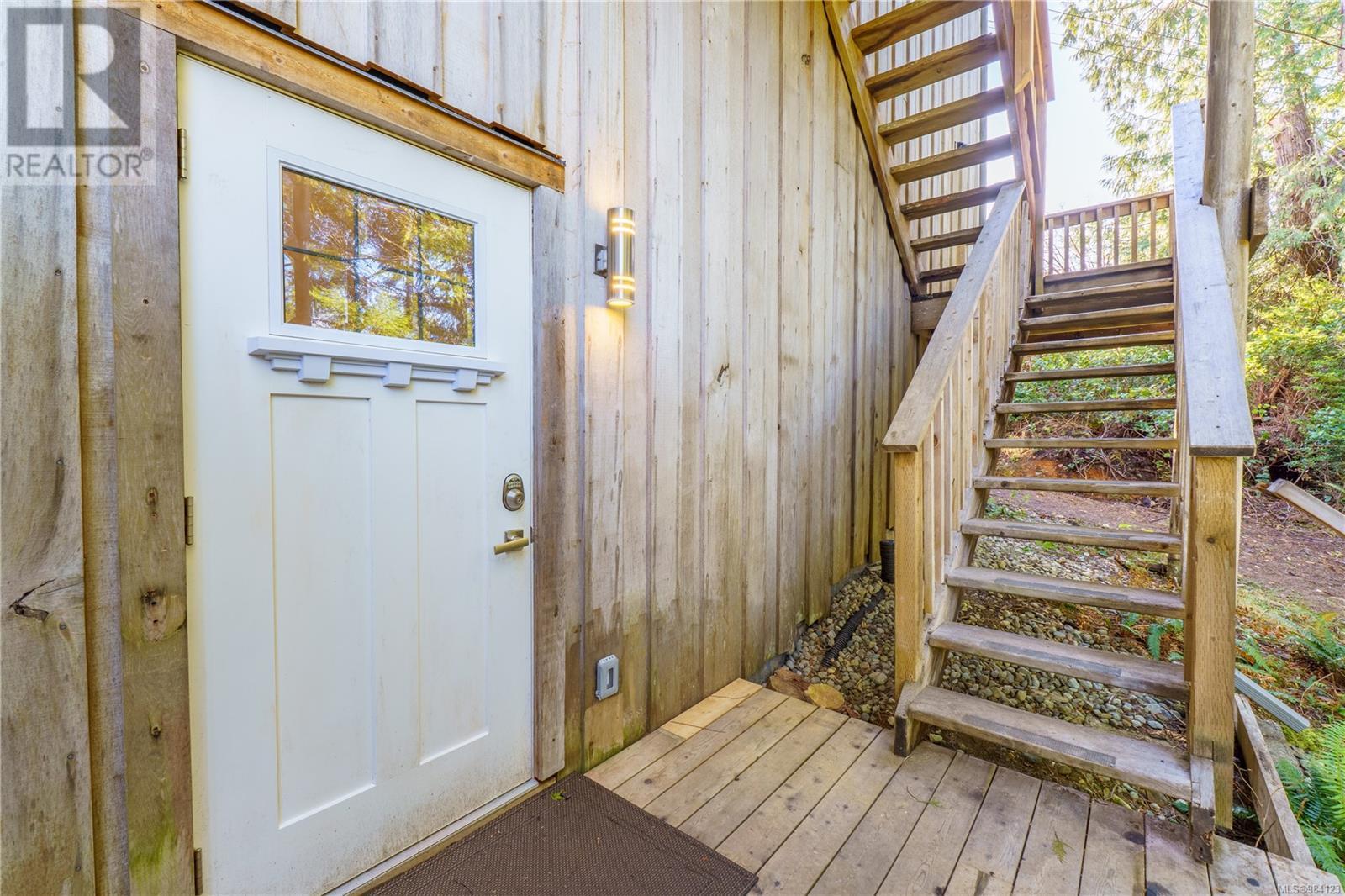 316 Leighton Way, Tofino