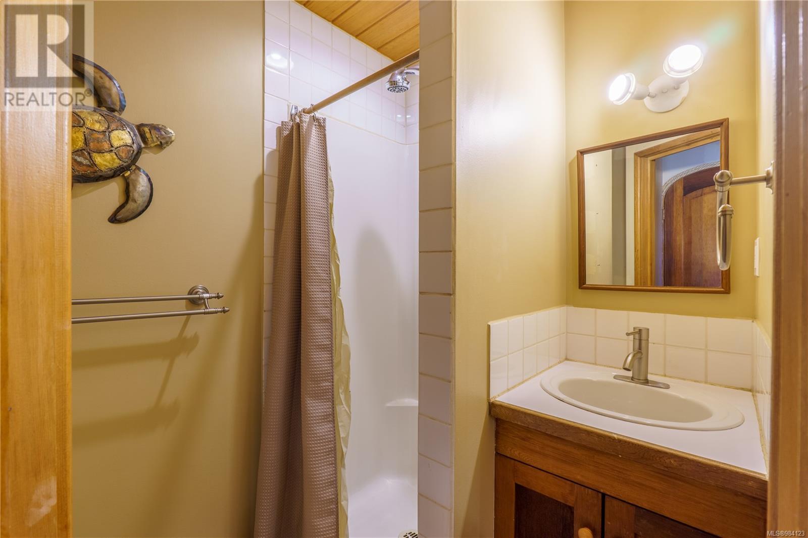 316 Leighton Way, Tofino