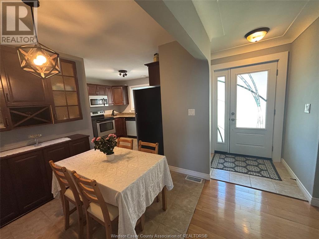 Photo 2 of 3880 Woodward, Windsor ON