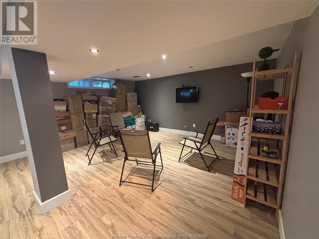 Photo 11 of 3880 Woodward, Windsor ON