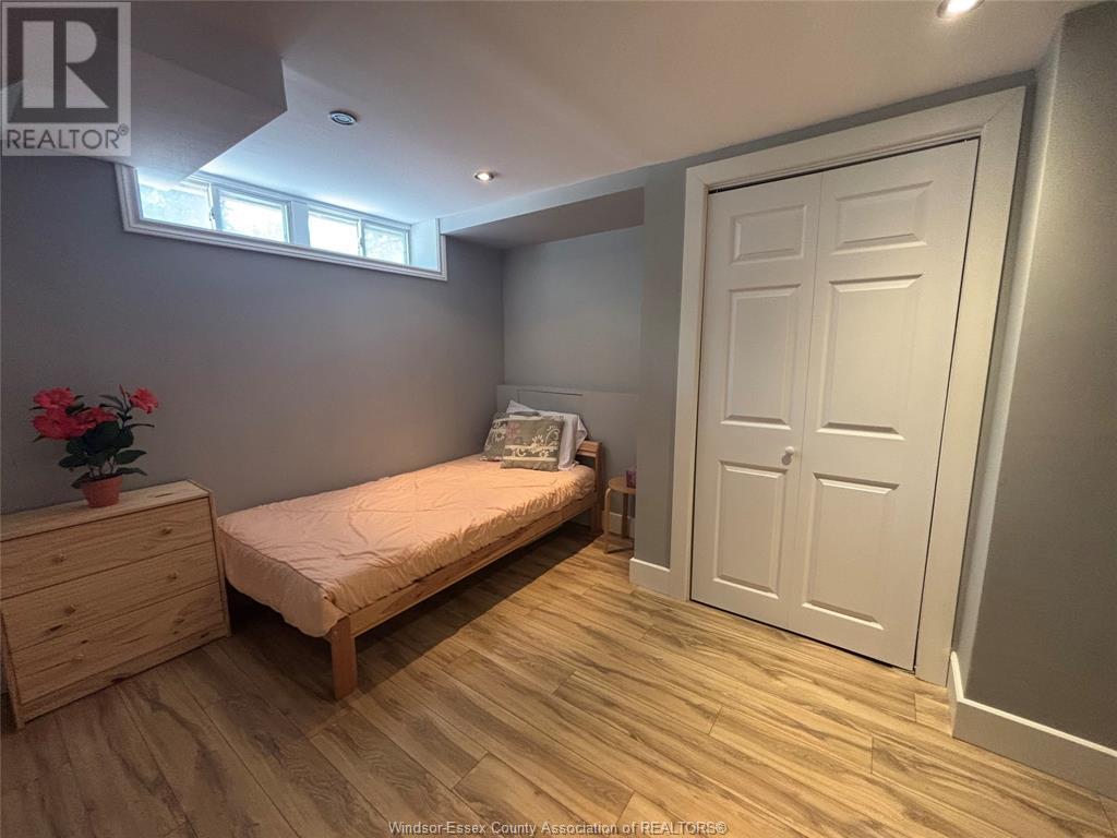 Photo 9 of 3880 Woodward, Windsor ON