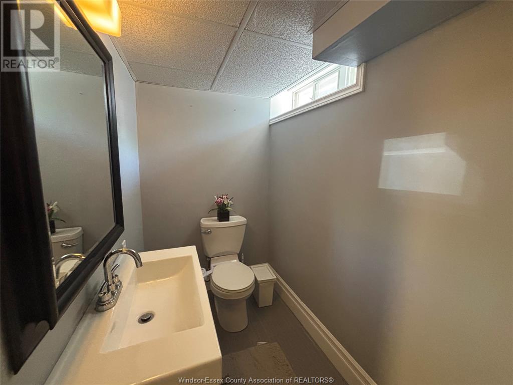 Photo 10 of 3880 Woodward, Windsor ON