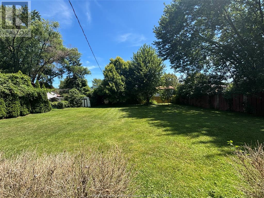 Photo 16 of 3880 Woodward, Windsor ON