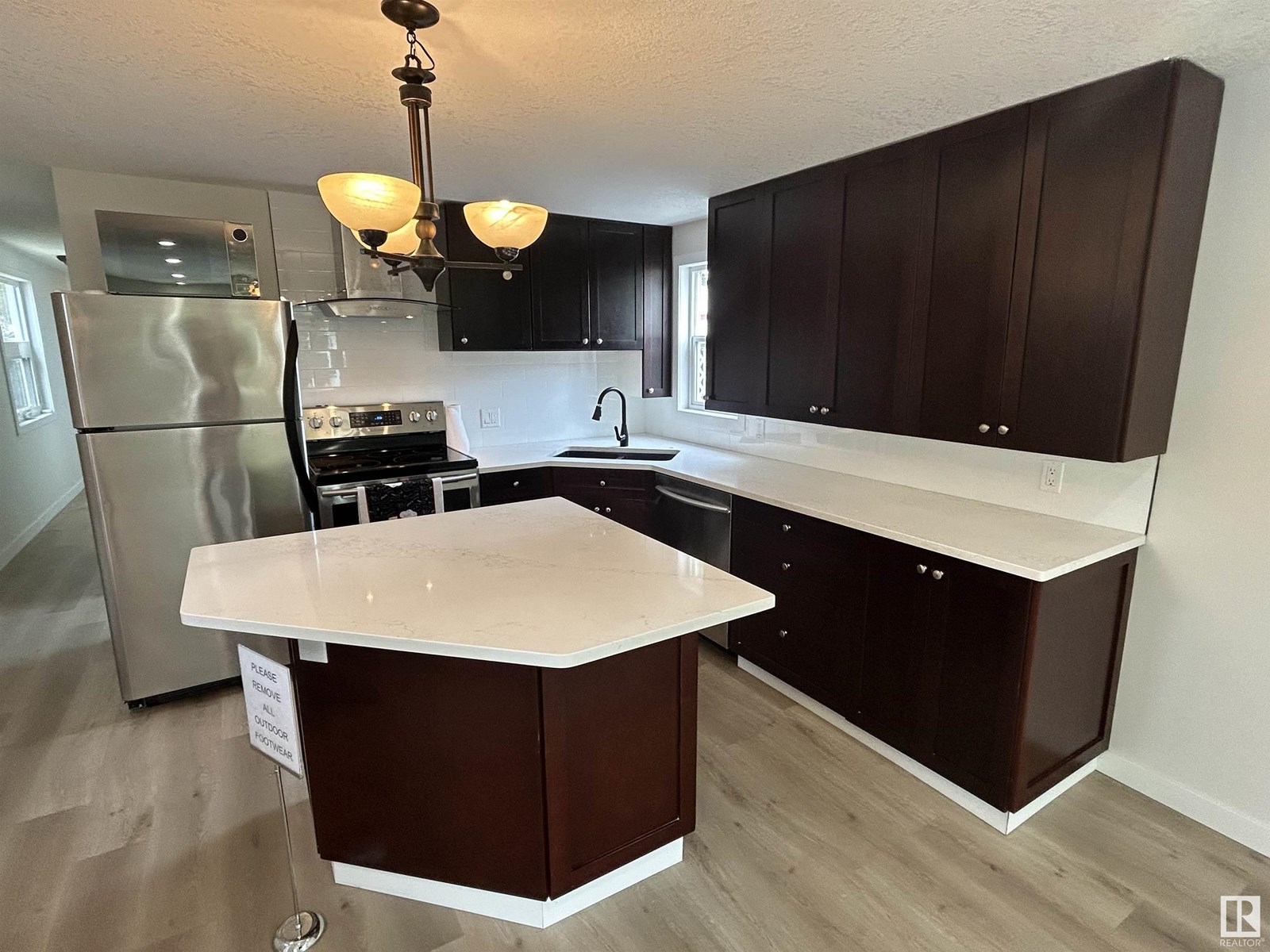 Photo 2 of 714 West Ridge Pl Nw, Edmonton AB