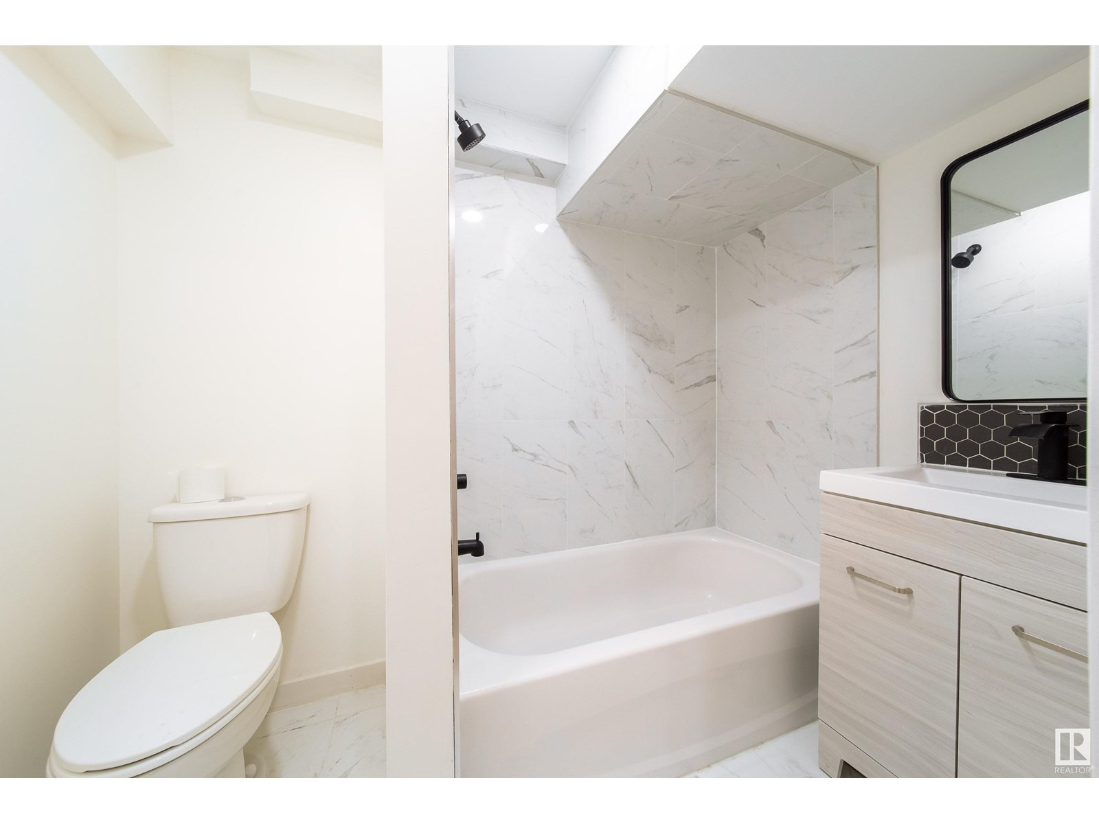 Photo 12 of 6708 132 Av Nw, Edmonton AB