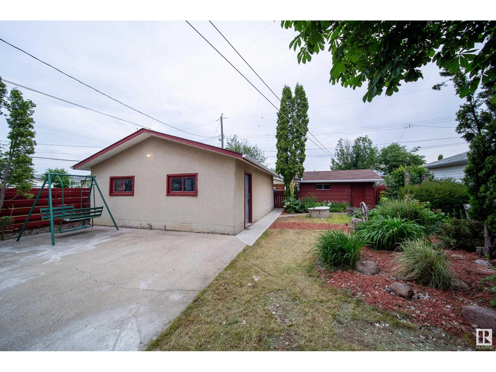 Photo 4 of 6708 132 Av Nw, Edmonton AB