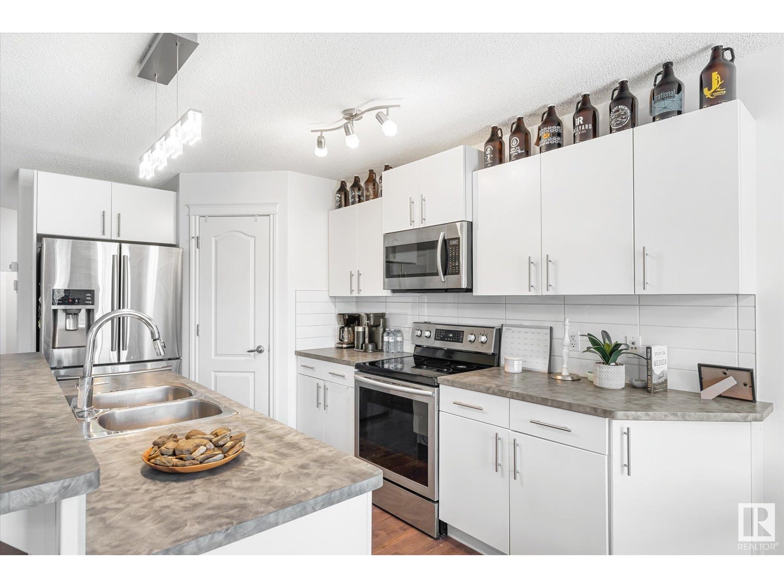 Photo 8 of 17130 7 A Av Sw, Edmonton AB