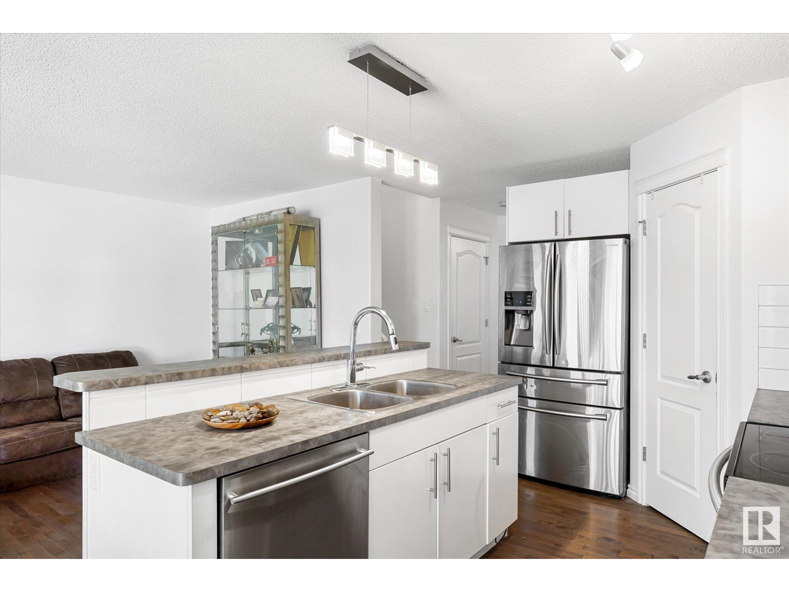 Photo 9 of 17130 7 A Av Sw, Edmonton AB