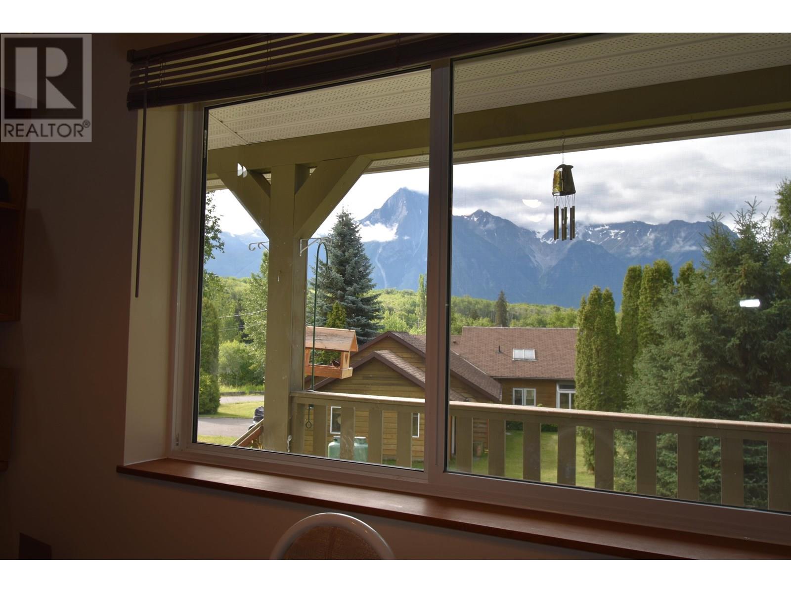 4815 STRATHERN ROAD, Hazelton