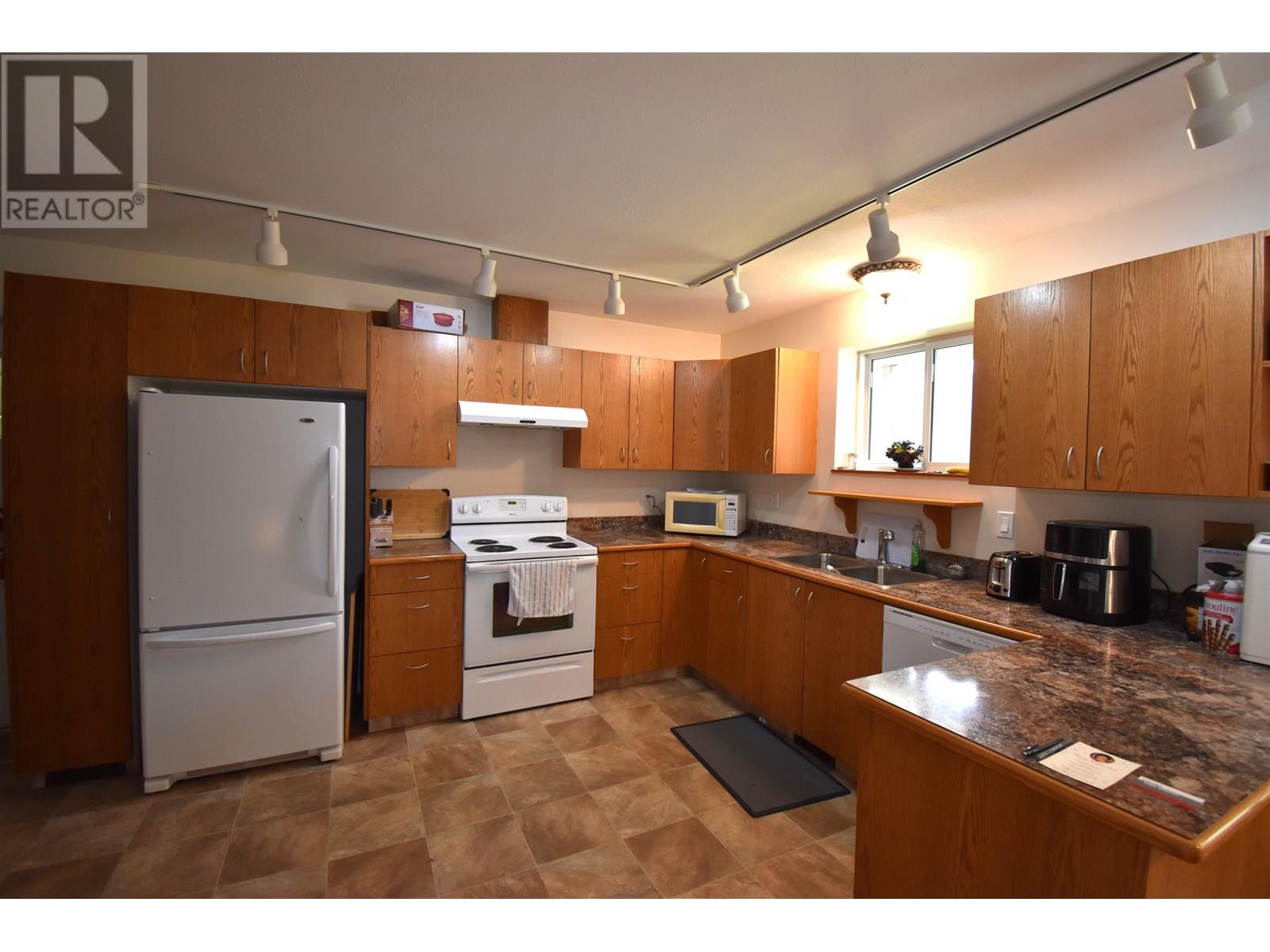 4815 STRATHERN ROAD, Hazelton