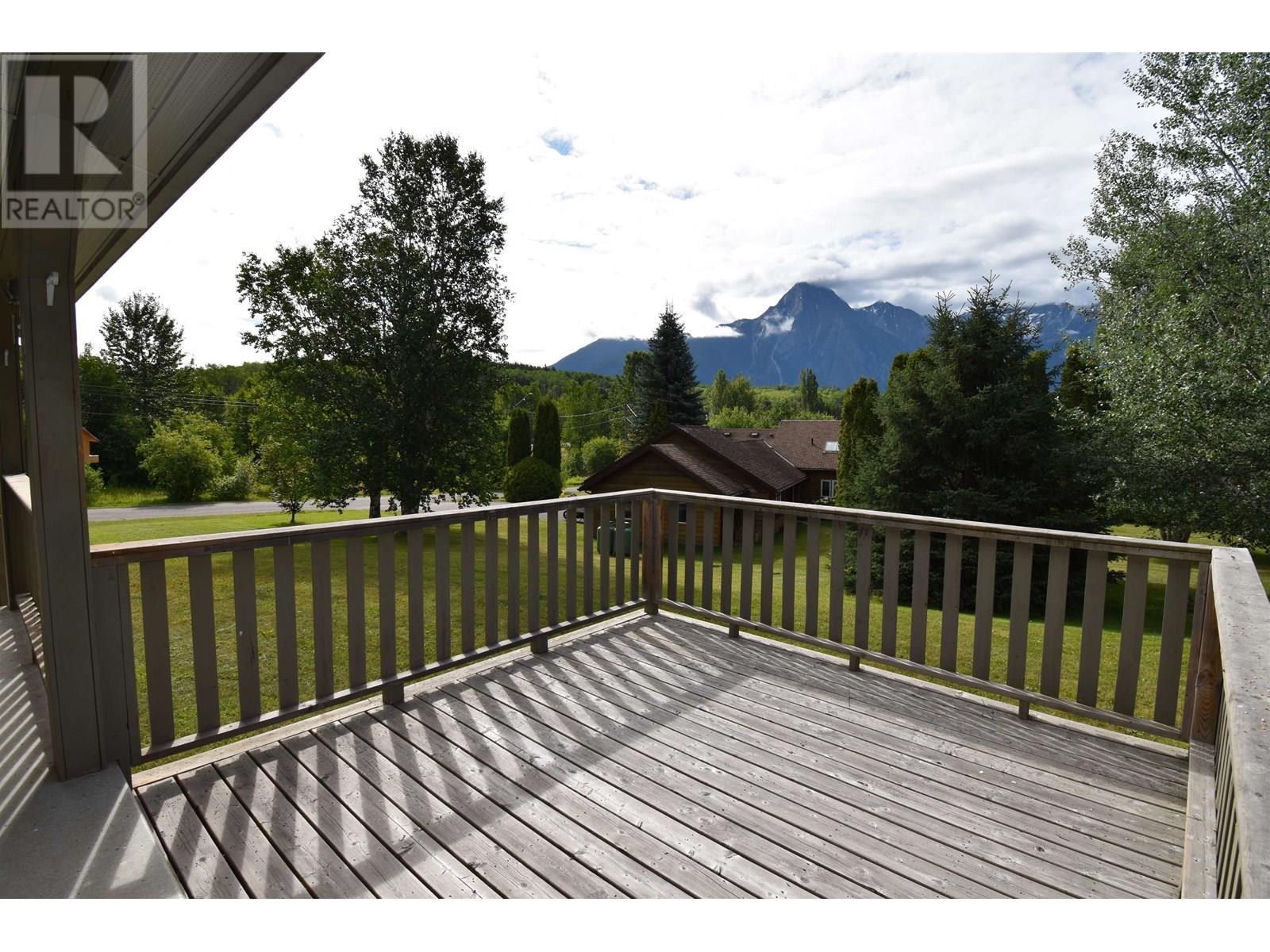 4815 STRATHERN ROAD, Hazelton