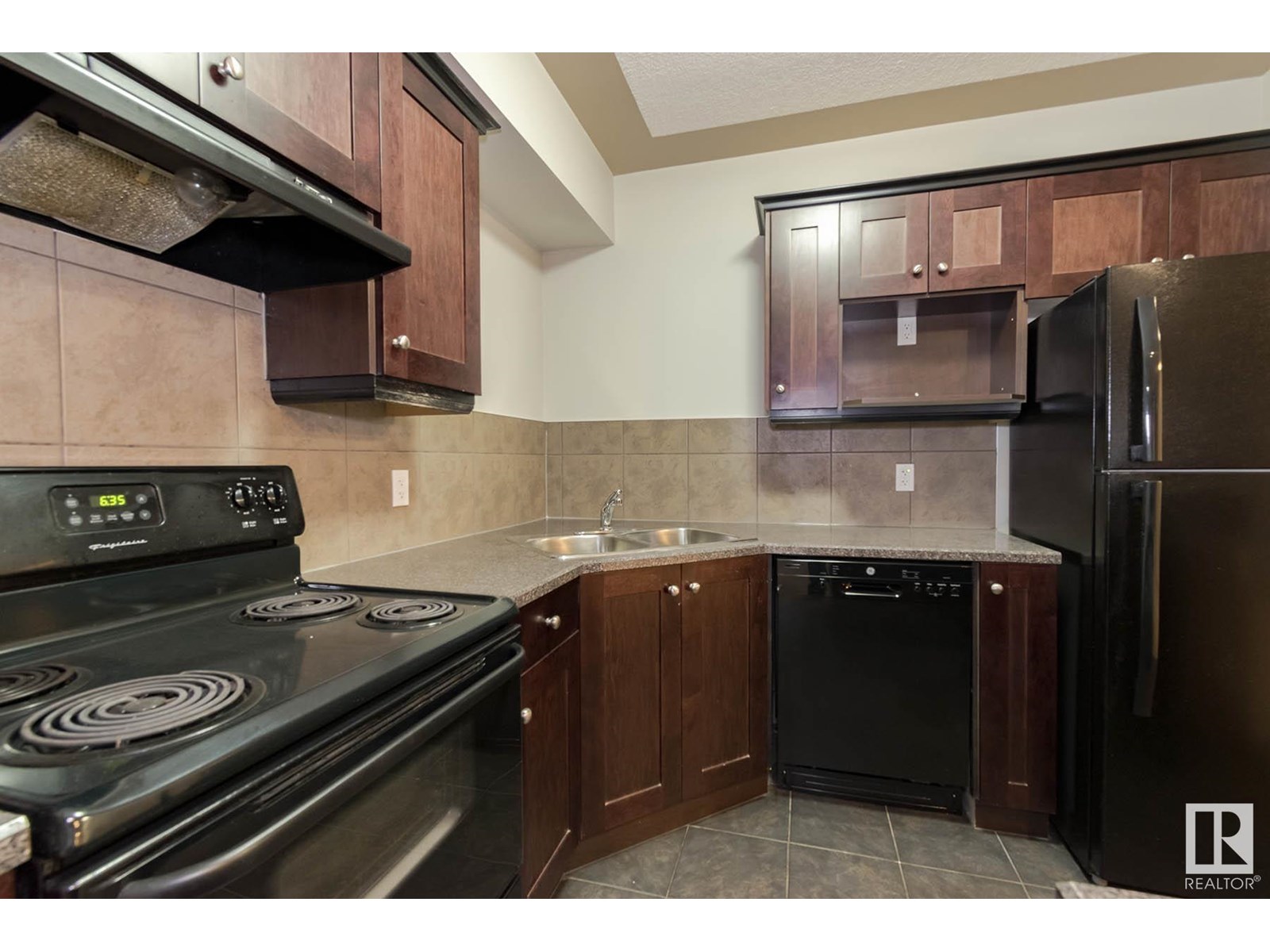 Photo 7 of 205 4415 48 St, Leduc AB