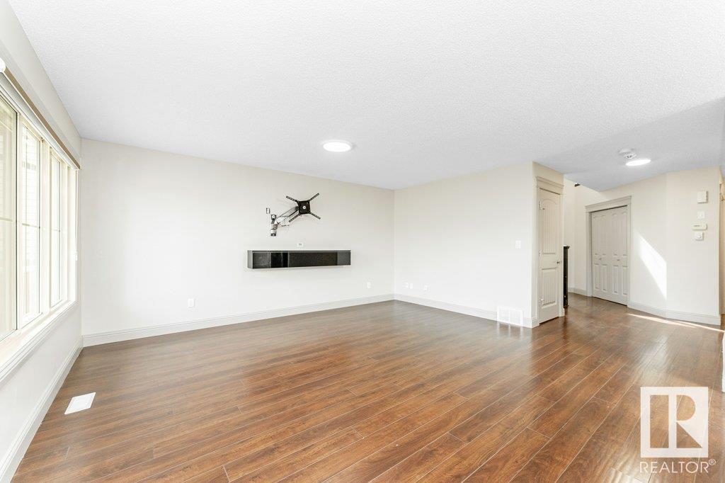 Photo 10 of 6116 10 Av Sw, Edmonton AB