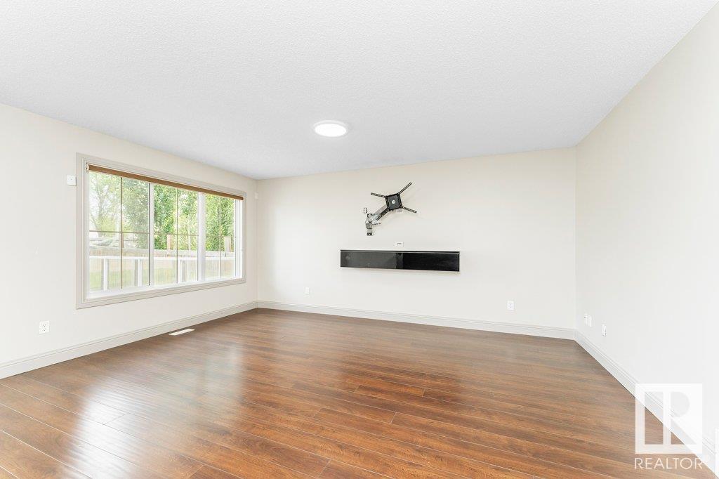 Photo 9 of 6116 10 Av Sw, Edmonton AB