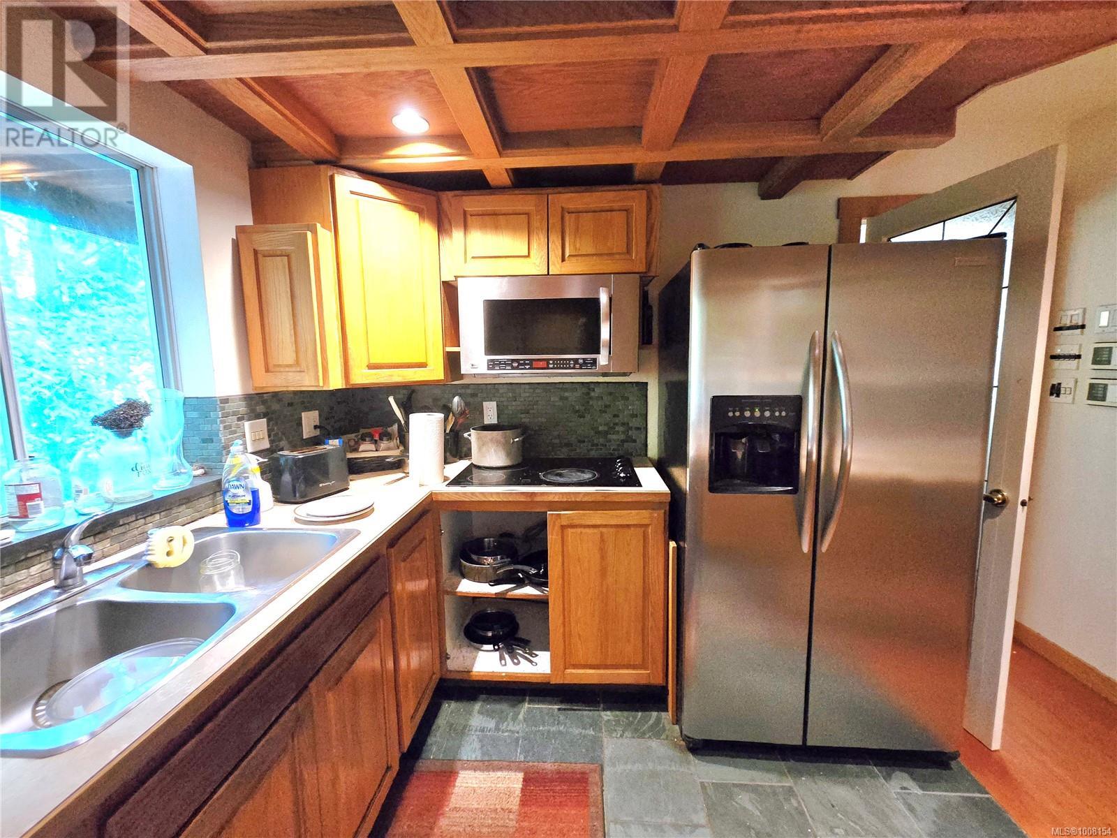1294 Lynn Rd, Tofino