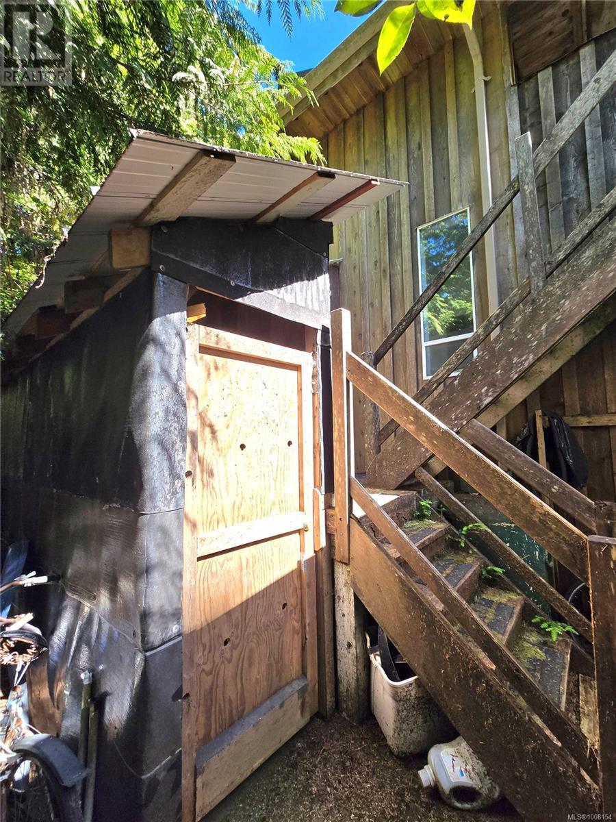 1294 Lynn Rd, Tofino