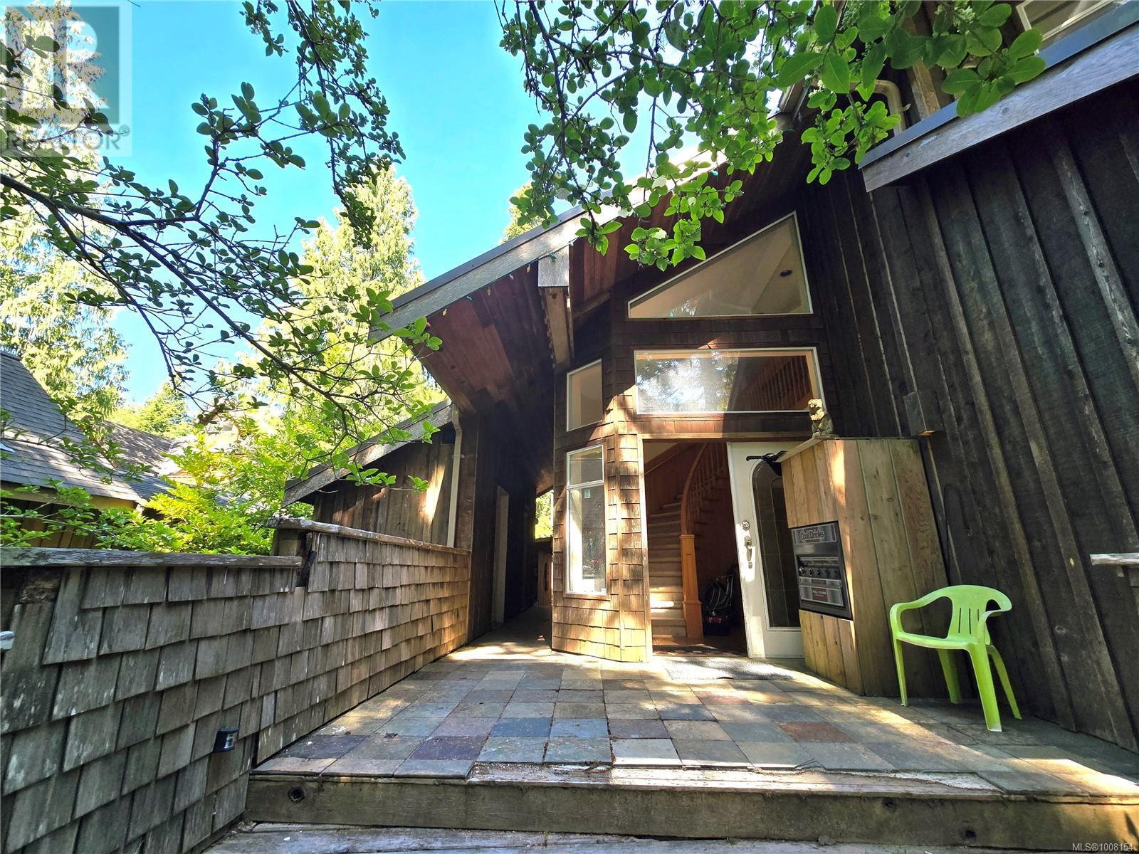 1294 Lynn Rd, Tofino