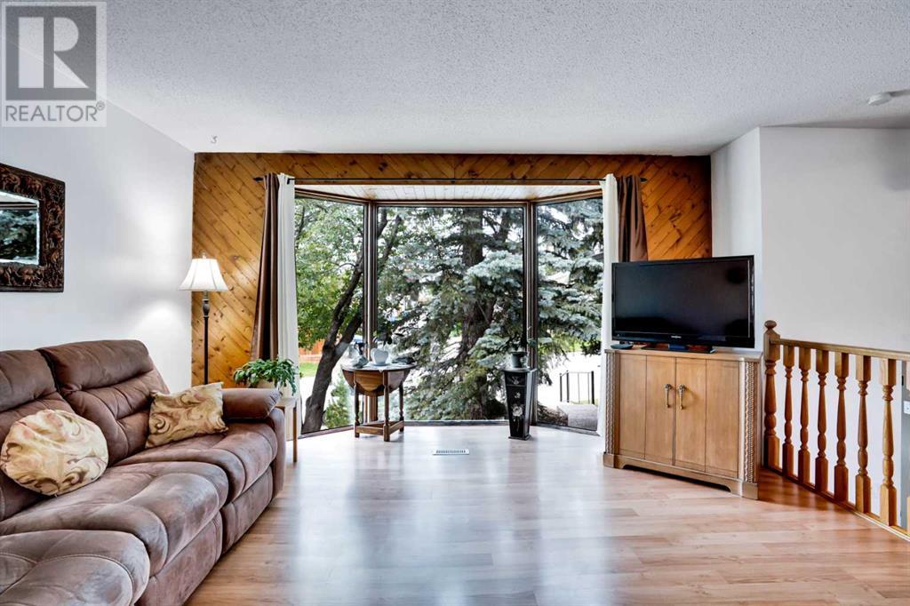 Single Family House Bi-level for Sale in  Rundleson Way NE Rundle Calgary 