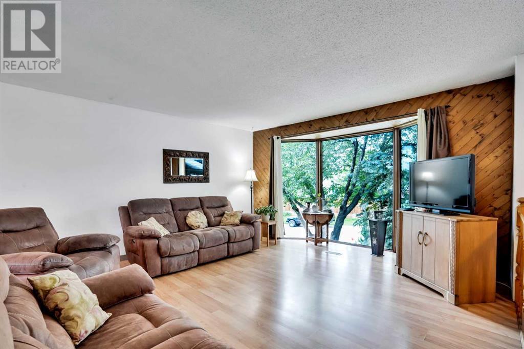 Single Family House Bi-level for Sale in  Rundleson Way NE Rundle Calgary 