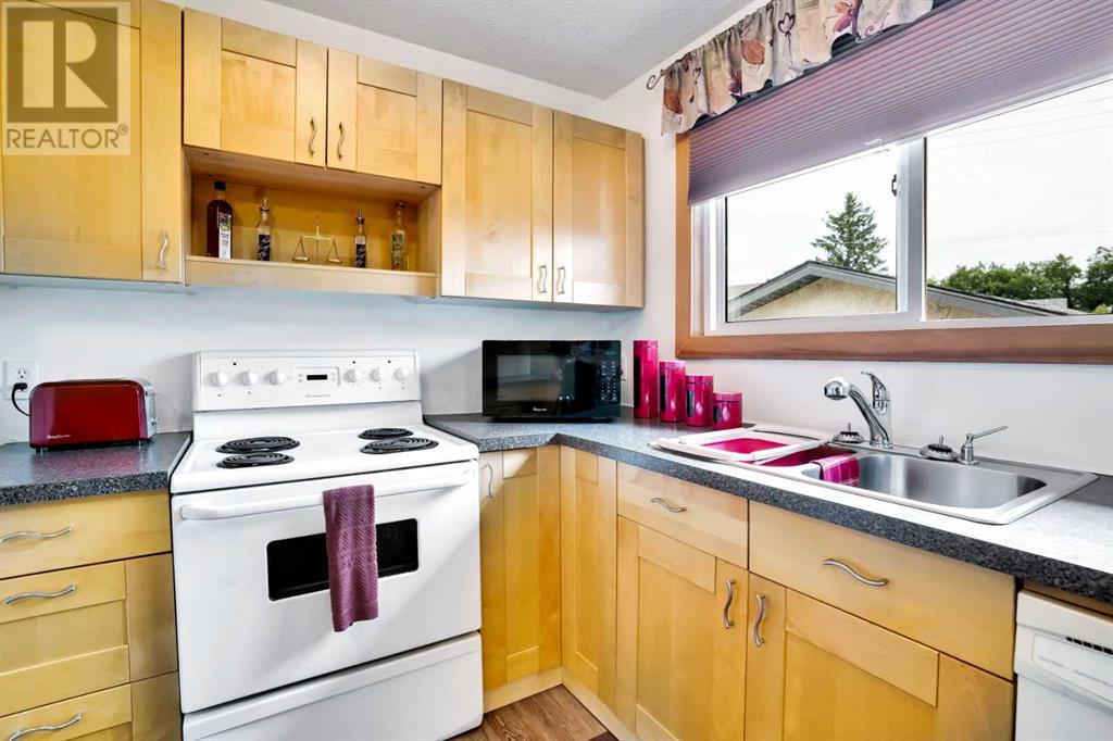 Single Family House Bi-level for Sale in  Rundleson Way NE Rundle Calgary 