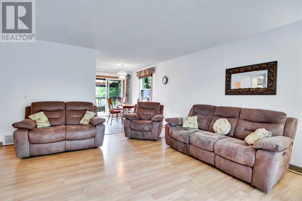 Single Family House Bi-level for Sale in  Rundleson Way NE Rundle Calgary 