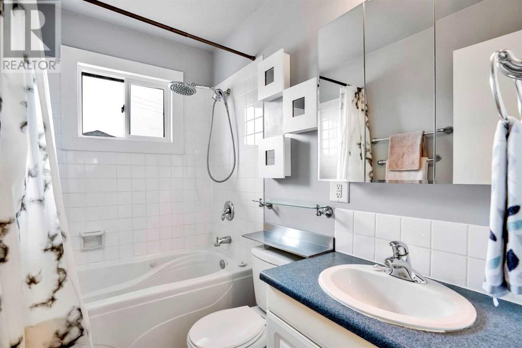 Single Family House Bi-level for Sale in  Rundleson Way NE Rundle Calgary 