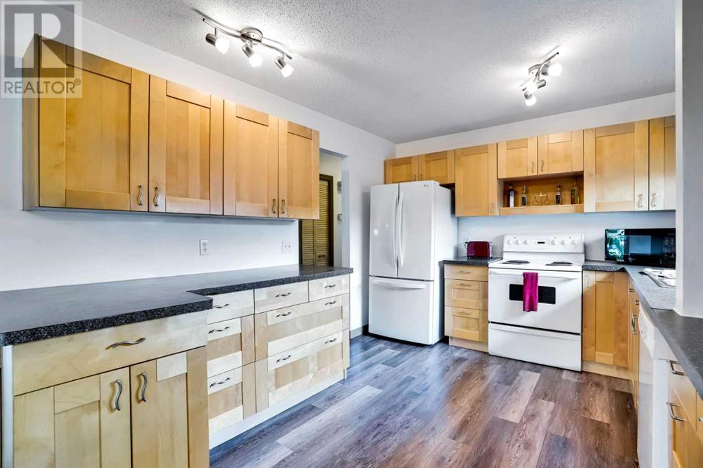 Single Family House Bi-level for Sale in  Rundleson Way NE Rundle Calgary 