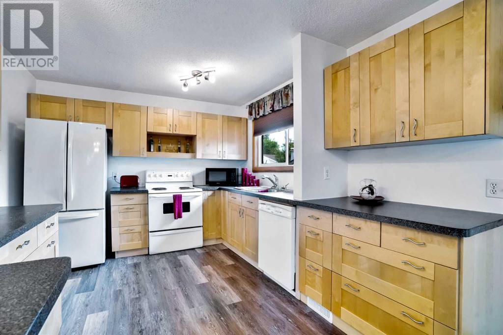 Single Family House Bi-level for Sale in  Rundleson Way NE Rundle Calgary 