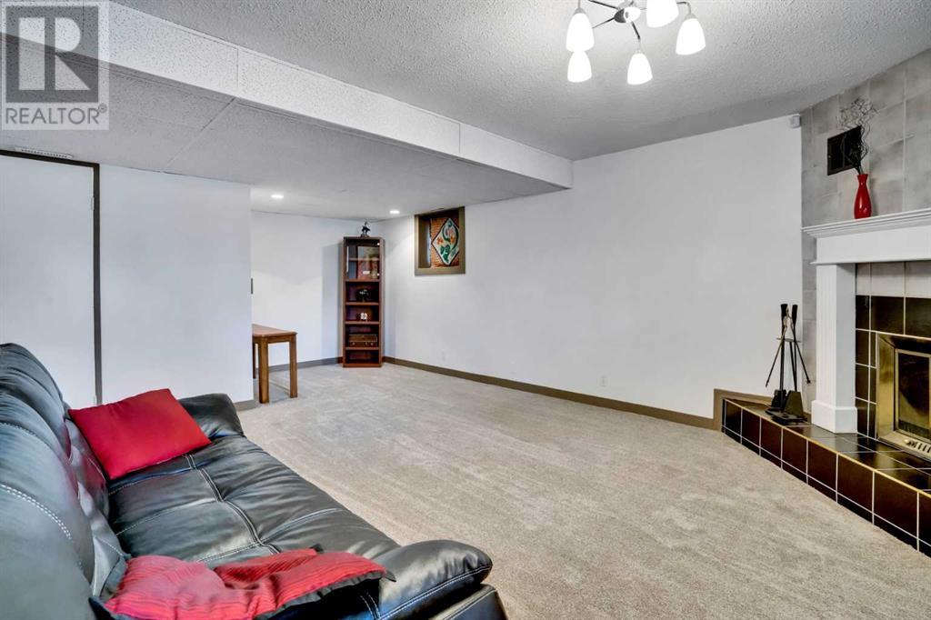Single Family House Bi-level for Sale in  Rundleson Way NE Rundle Calgary 