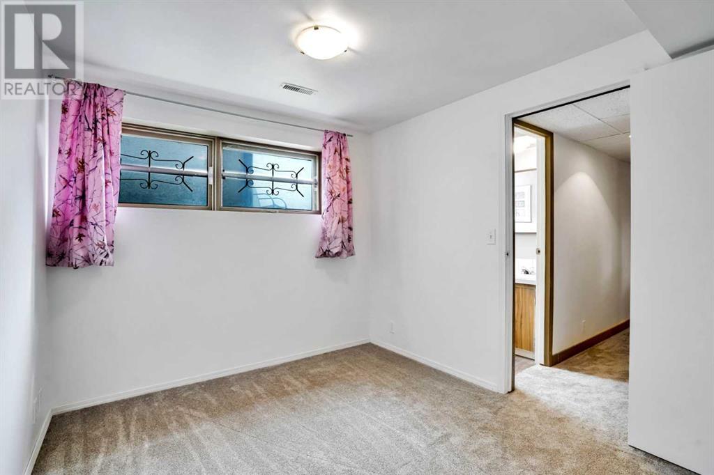 Single Family House Bi-level for Sale in  Rundleson Way NE Rundle Calgary 