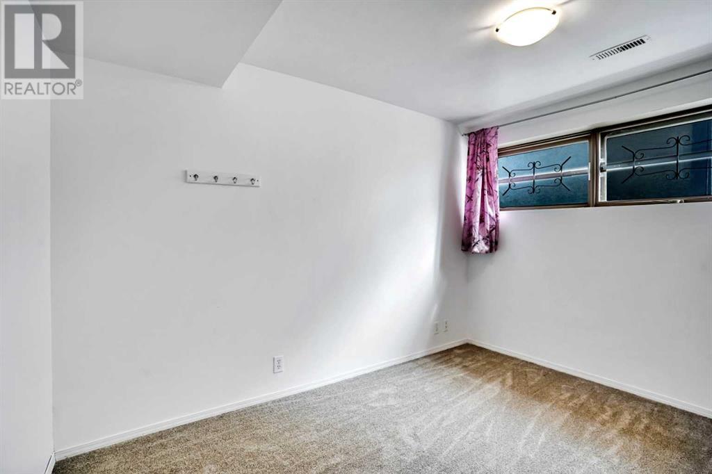 Single Family House Bi-level for Sale in  Rundleson Way NE Rundle Calgary 