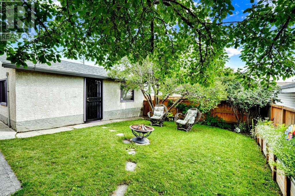 Single Family House Bi-level for Sale in  Rundleson Way NE Rundle Calgary 