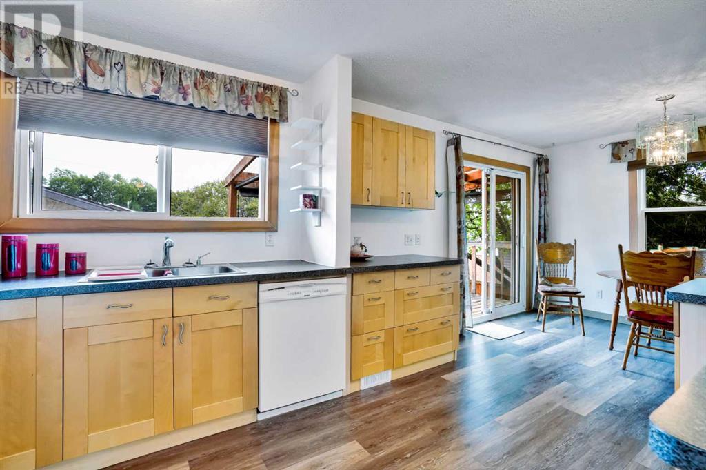 Single Family House Bi-level for Sale in  Rundleson Way NE Rundle Calgary 
