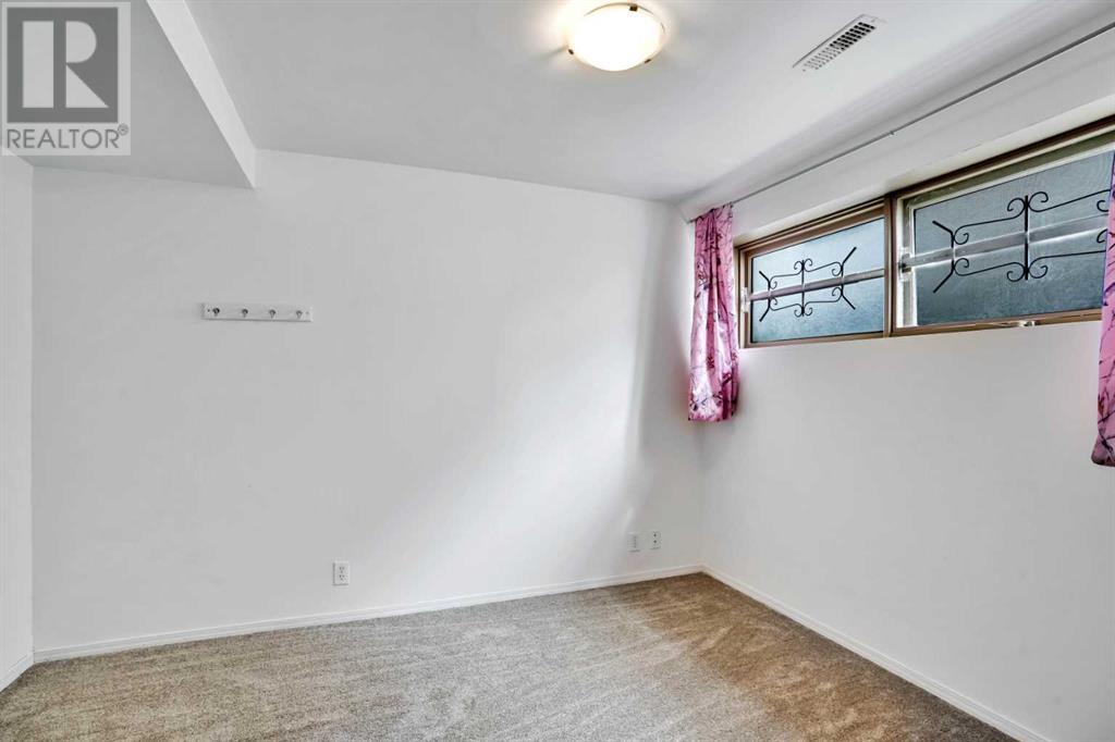 Single Family House Bi-level for Sale in  Rundleson Way NE Rundle Calgary 