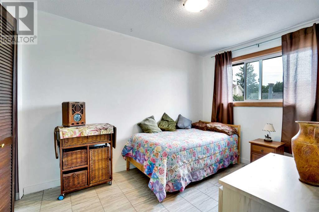 Single Family House Bi-level for Sale in  Rundleson Way NE Rundle Calgary 