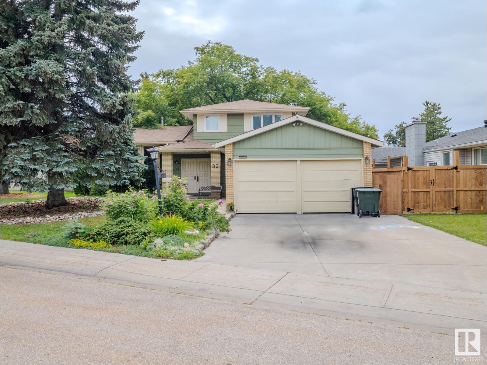 Photo 11 of 32 Garfield Cr, Sherwood Park AB