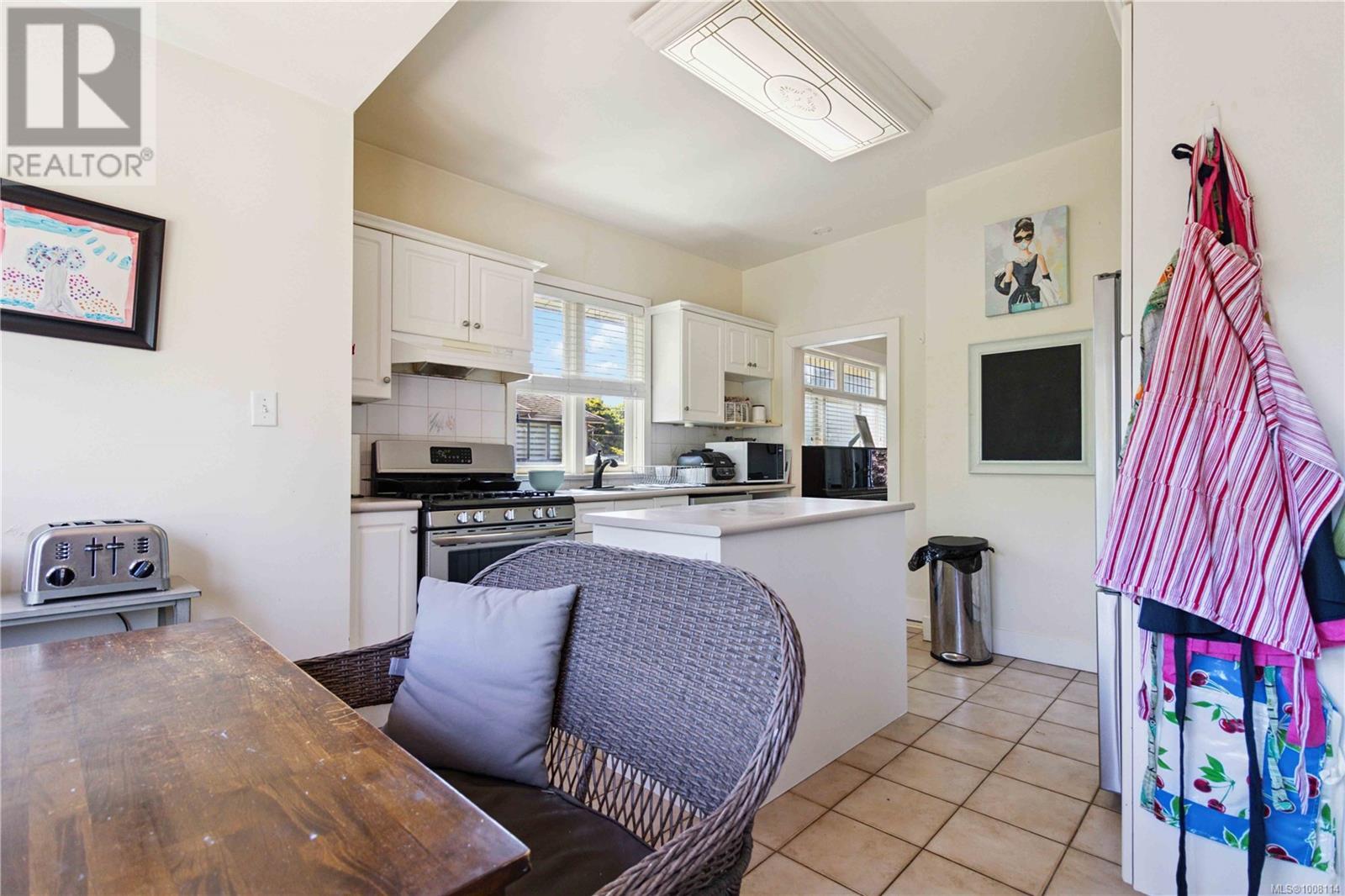 Photo 10 of 354 Berwick St, Victoria BC