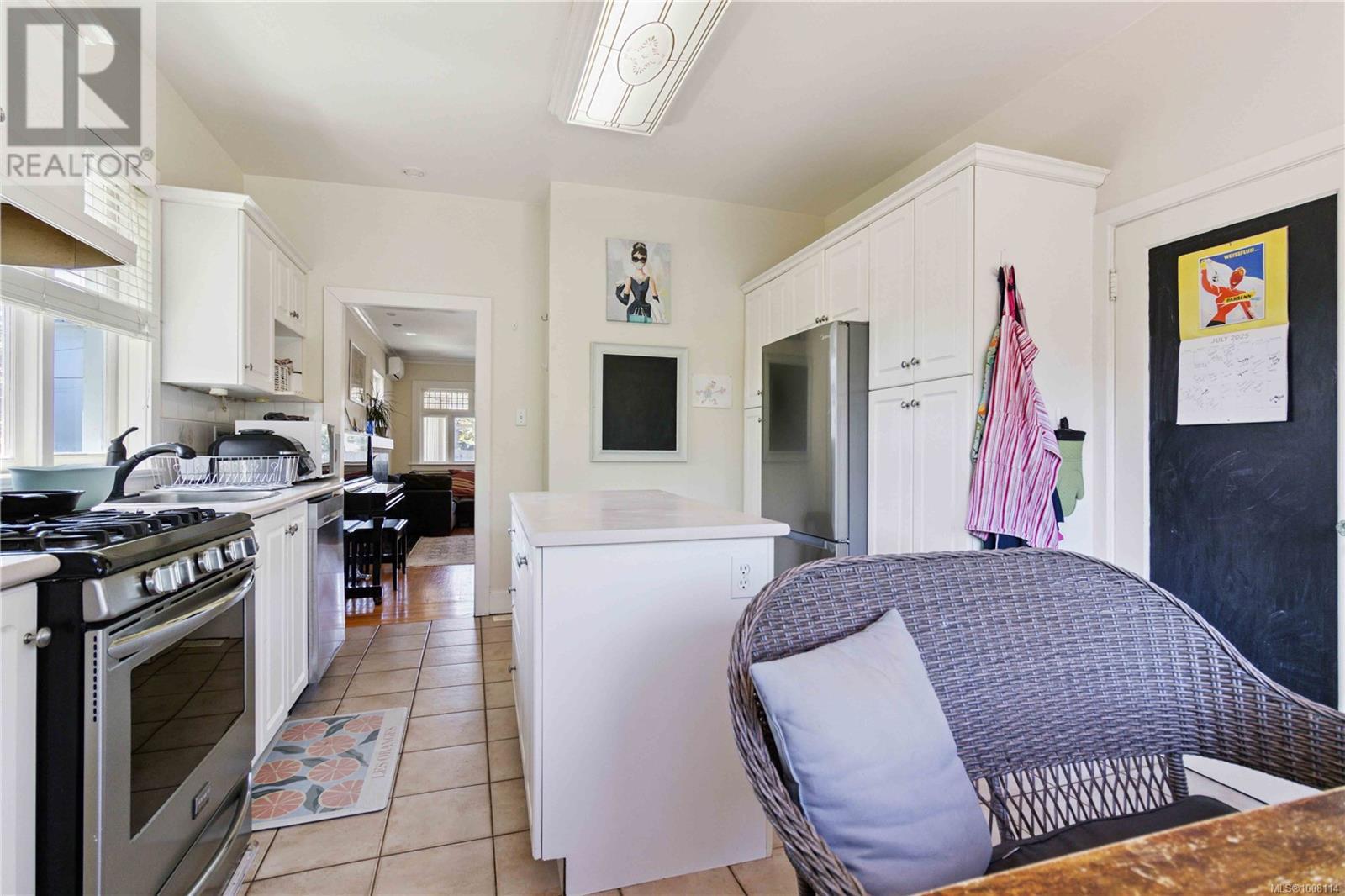 Photo 11 of 354 Berwick St, Victoria BC