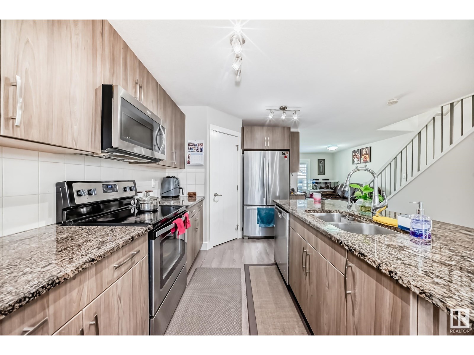 Photo 10 of 1532 21 St Nw, Edmonton AB