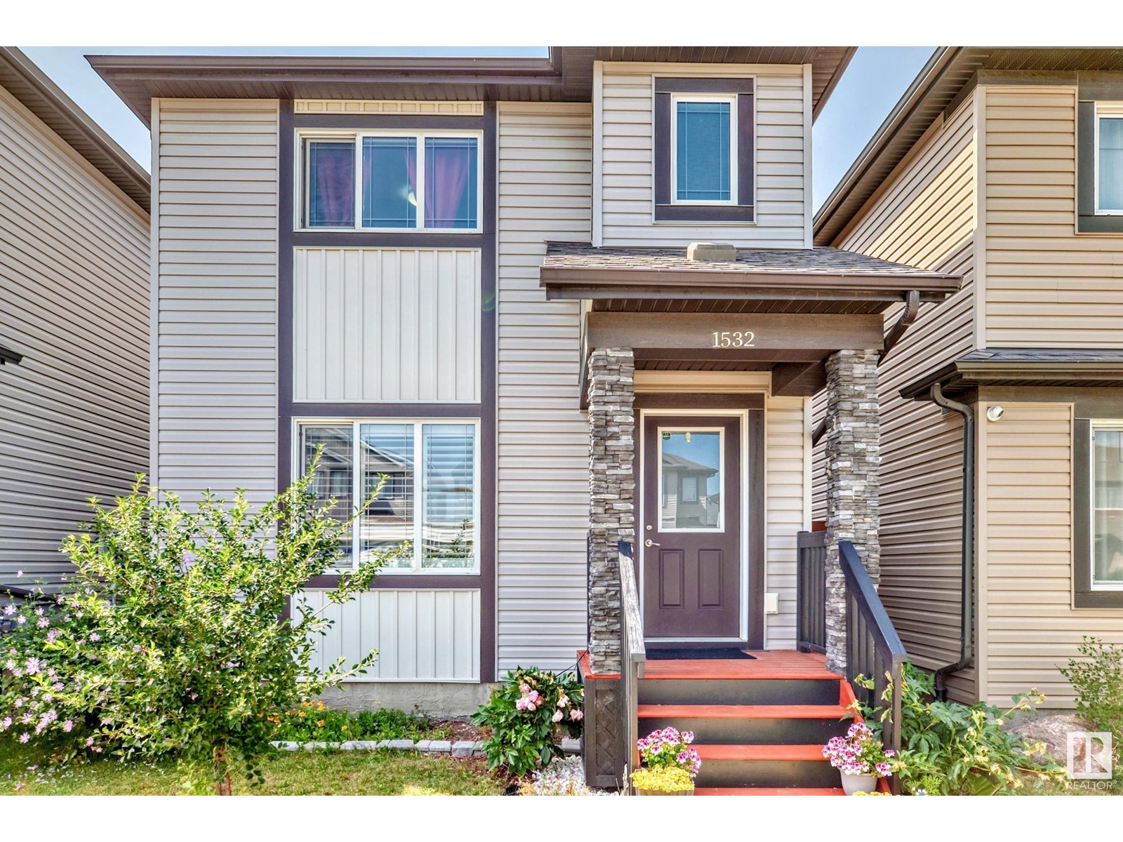 Photo 3 of 1532 21 St Nw, Edmonton AB