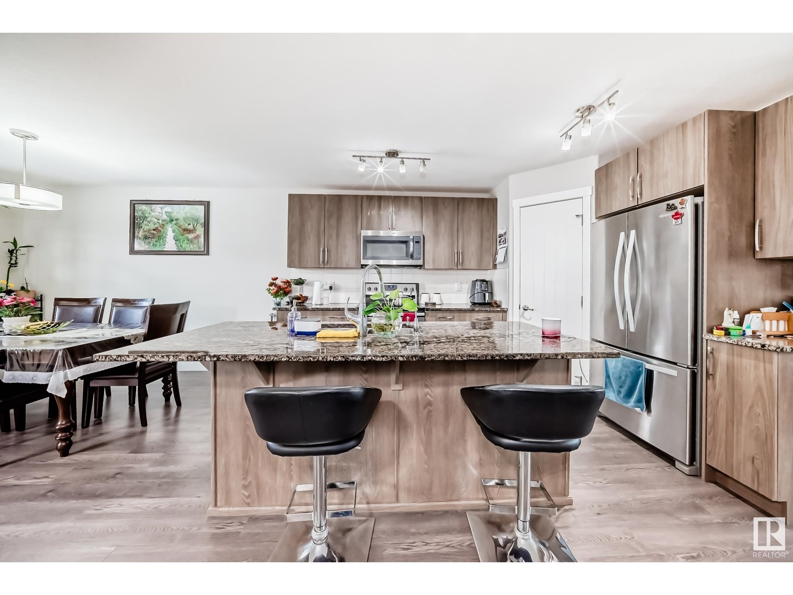 Photo 8 of 1532 21 St Nw, Edmonton AB