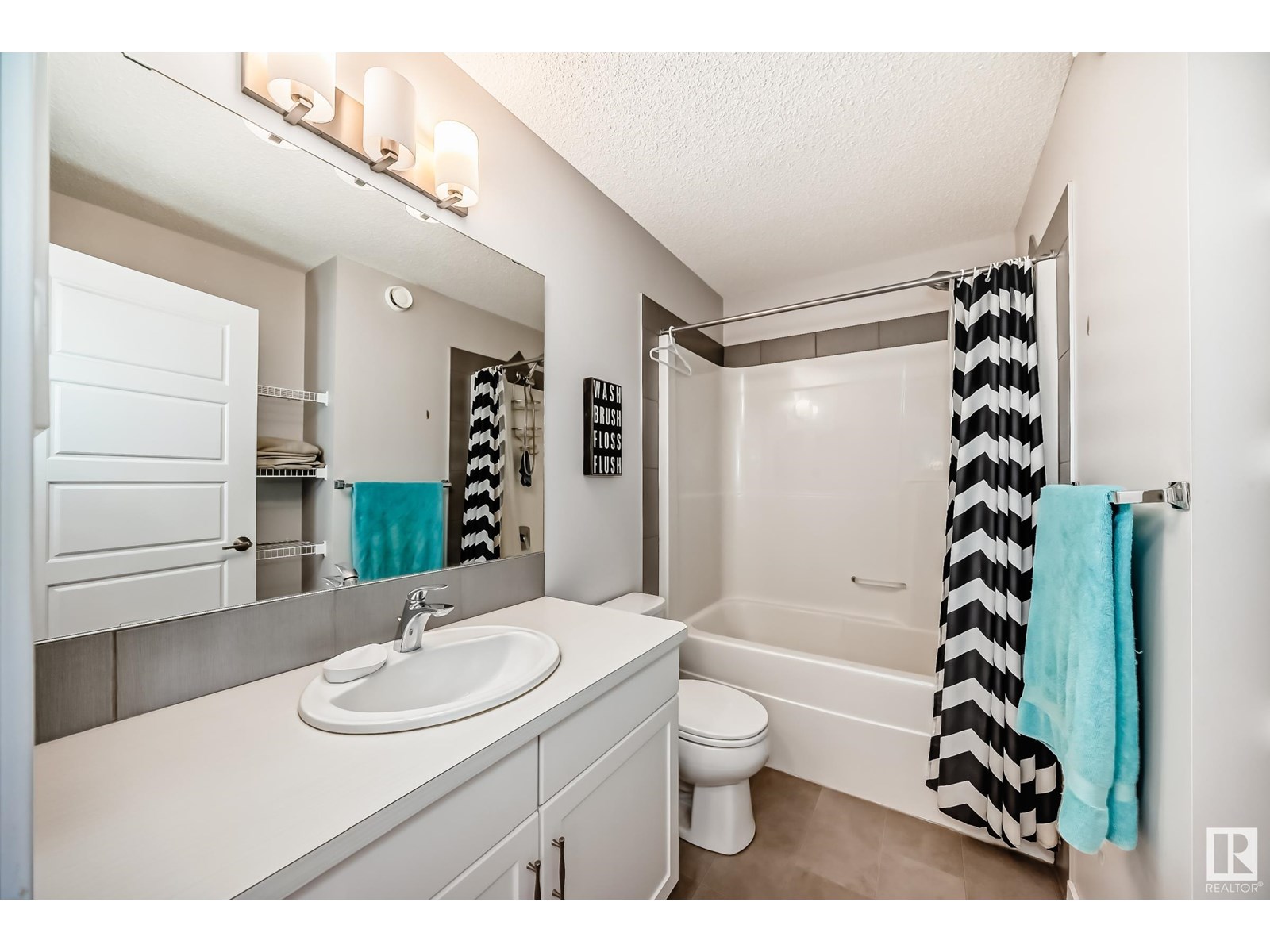 Photo 10 of 4231 Prowse Wy Sw, Edmonton AB
