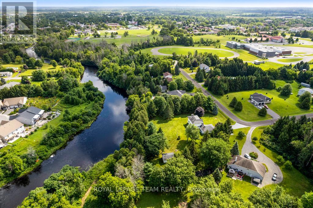 Photo 19 of 17 Maric Trail, North Grenville ON