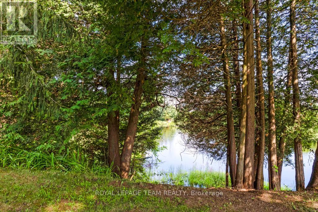 Photo 37 of 17 Maric Trail, North Grenville ON