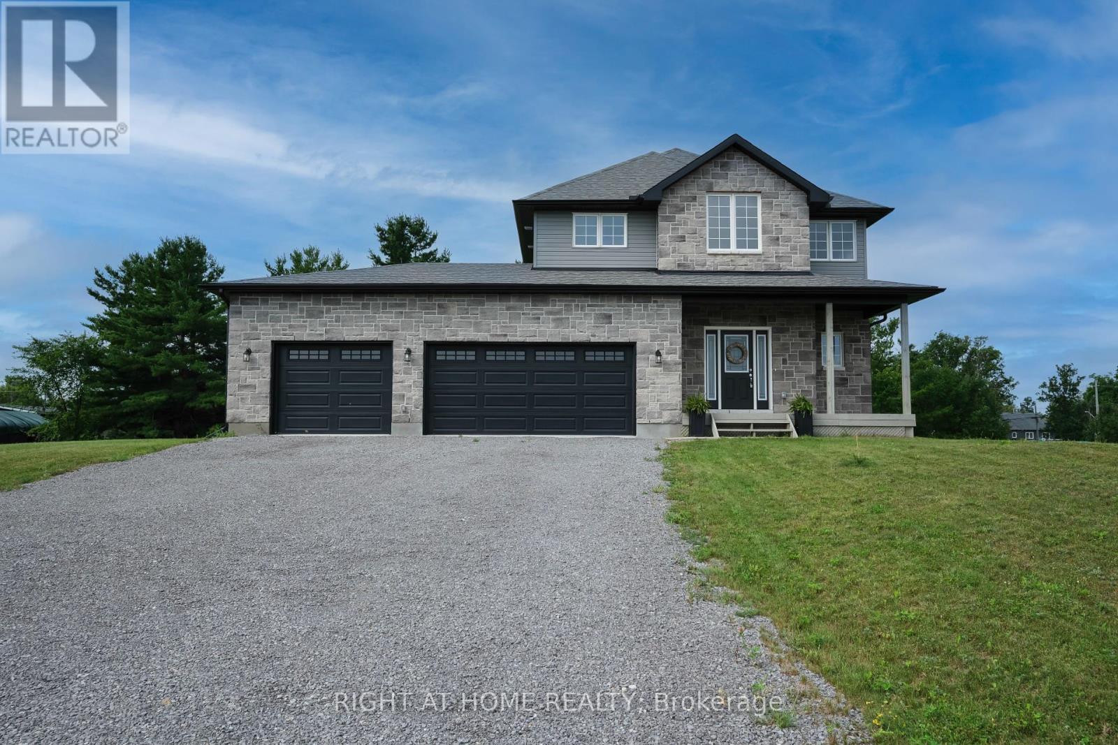 Photo 21 of 219 Owen Lucas Street, Mcnab Braeside ON