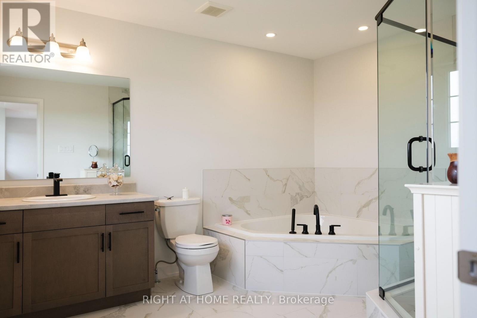 Photo 3 of 219 Owen Lucas Street, Mcnab Braeside ON