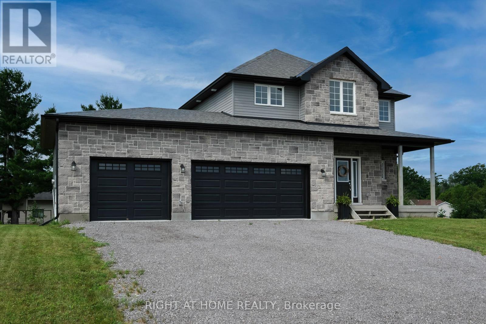 Photo 11 of 219 Owen Lucas Street, Mcnab Braeside ON
