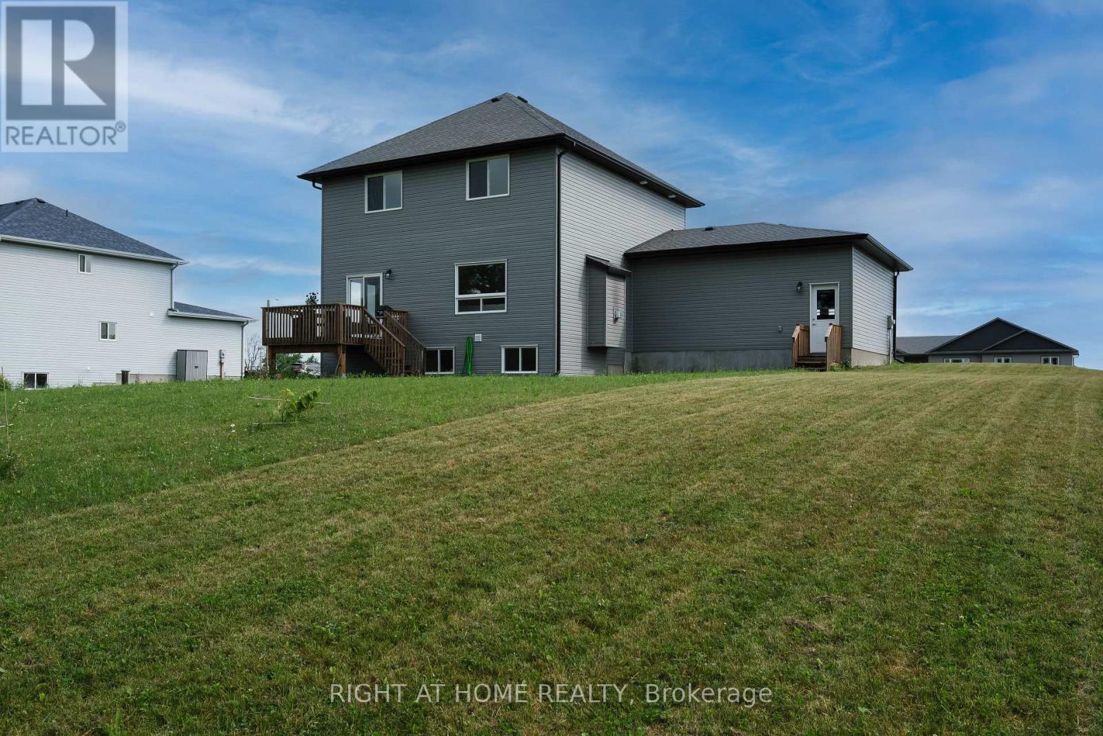 Photo 24 of 219 Owen Lucas Street, Mcnab Braeside ON