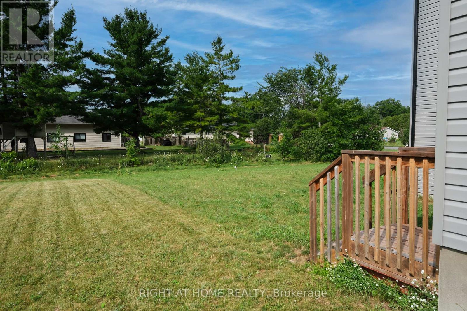 Photo 20 of 219 Owen Lucas Street, Mcnab Braeside ON