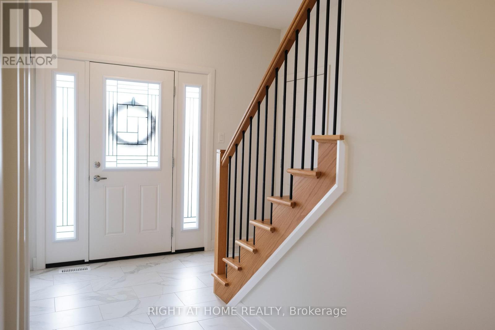 Photo 18 of 219 Owen Lucas Street, Mcnab Braeside ON